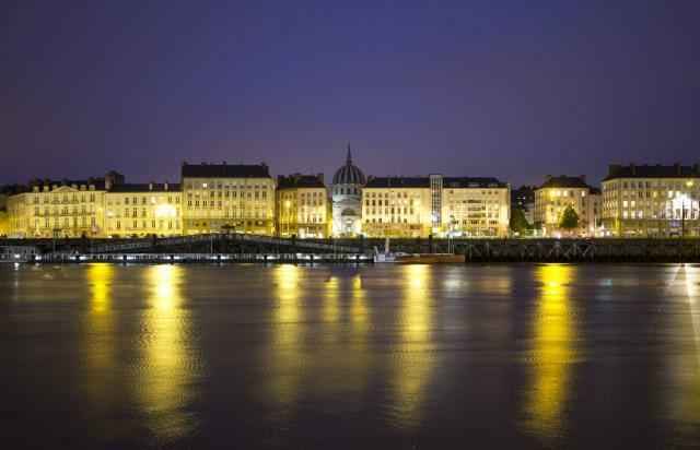 Nantes quai de la fosse - Attribut alt par défaut.